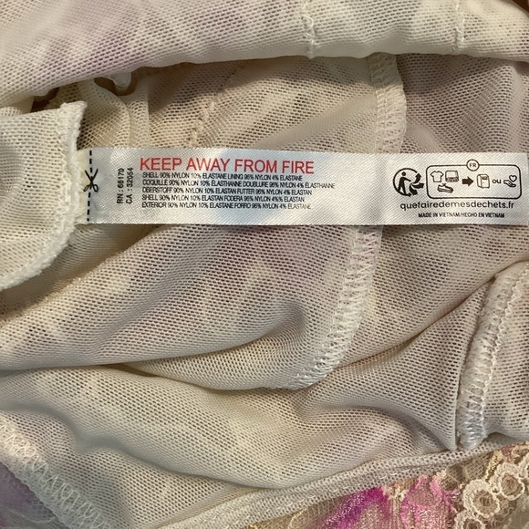 Free People Intimately Bodysuit Size M Off Shoulder Floral Lace Ivory Pink - Picture 9 of 9